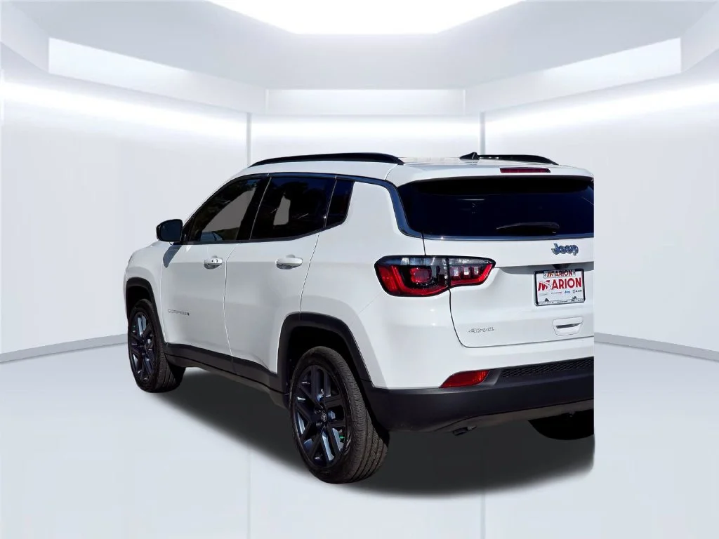 New 2026 White Jeep Latitude image 41
