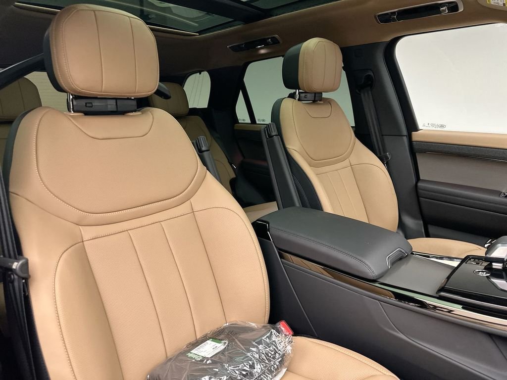New 2026 Ostuni Pearl White Land Rover Dynamic SE image 6