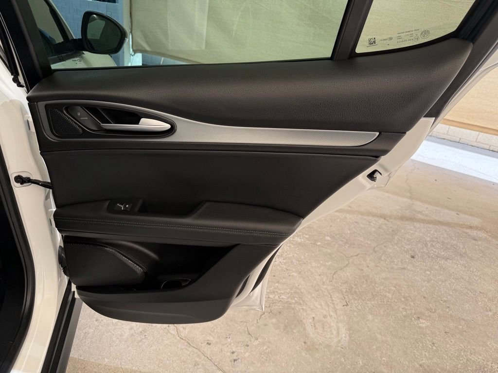 New 2026 Milano White Exterior Paint Alfa Romeo Base image 17