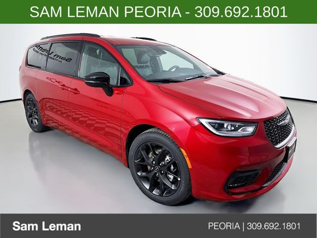 2026 Chrysler Pacifica Select's photo
