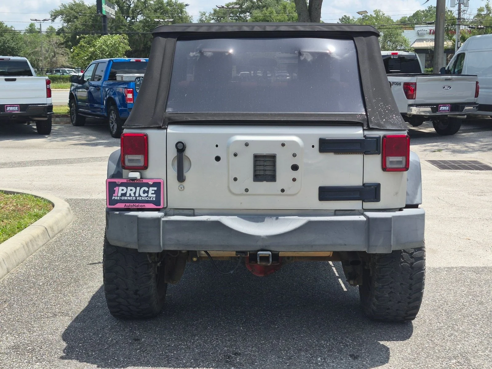 Used 2007 Silver/Gray Jeep X image 6