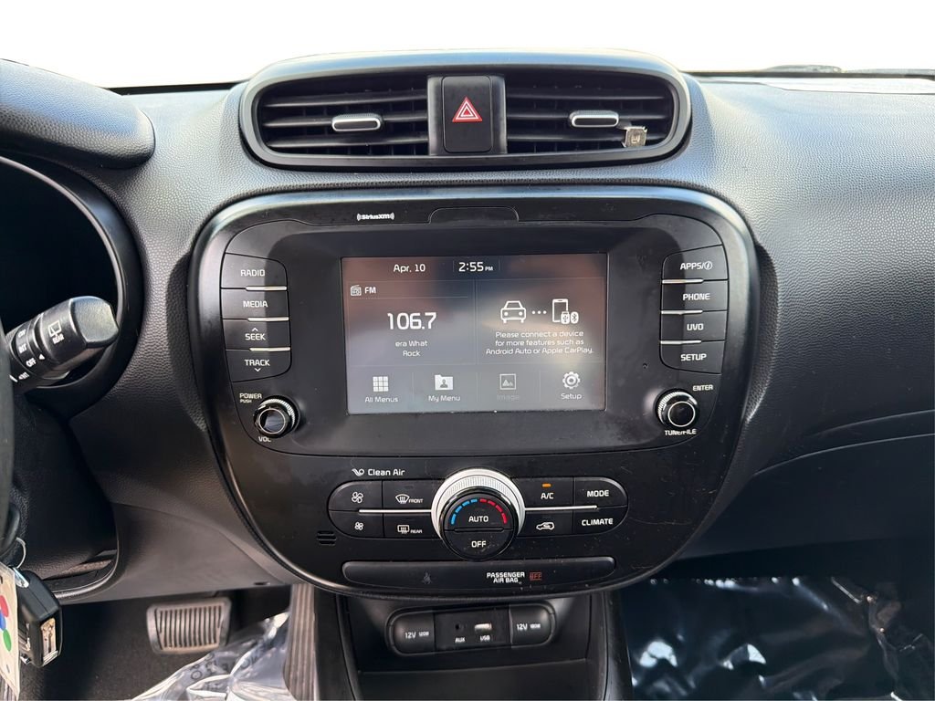 Used 2019 Clear White Kia + image 14