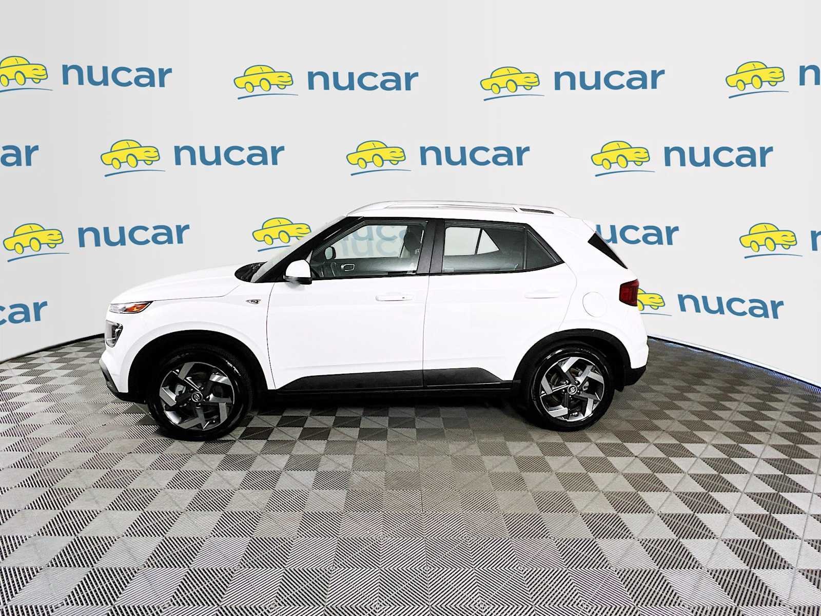 Used 2025 Lunar White Hyundai SEL image 4