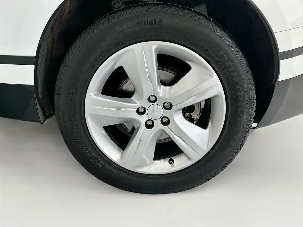 Certified Used 2026 Fuji White Land Rover S image 30