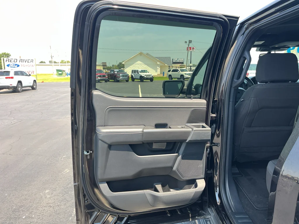 Used 2024 Agate Black Metallic Ford XLT image 19