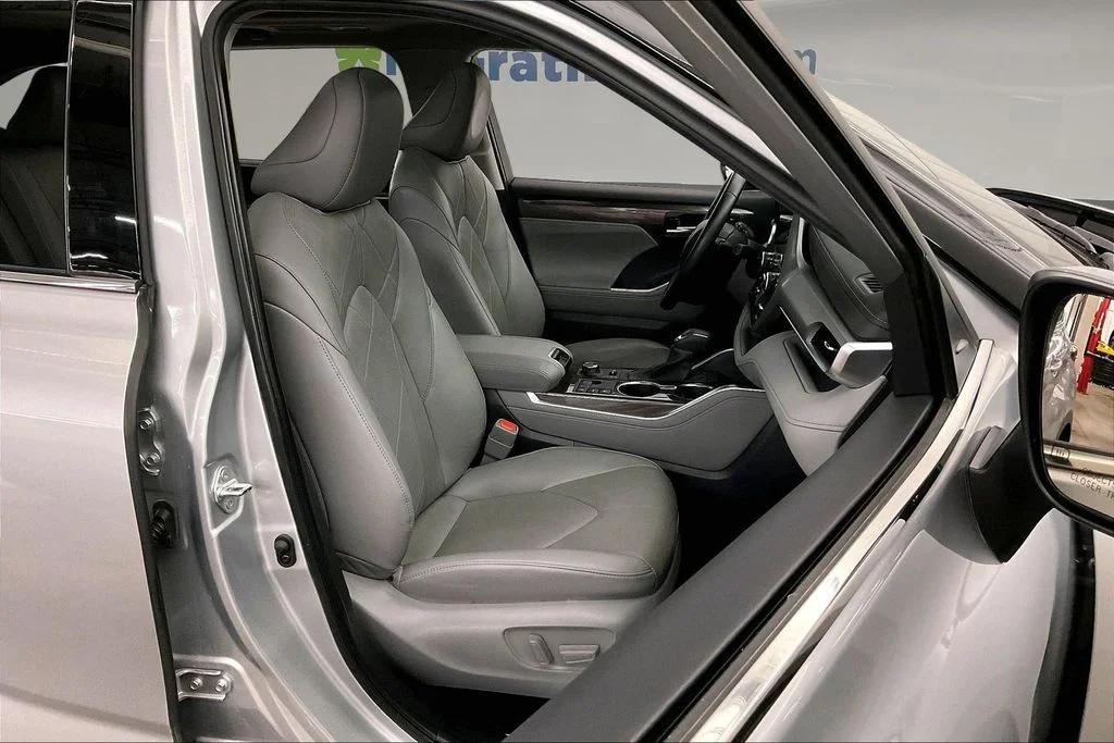 Certified Used 2023 Silver Toyota Platinum image 10