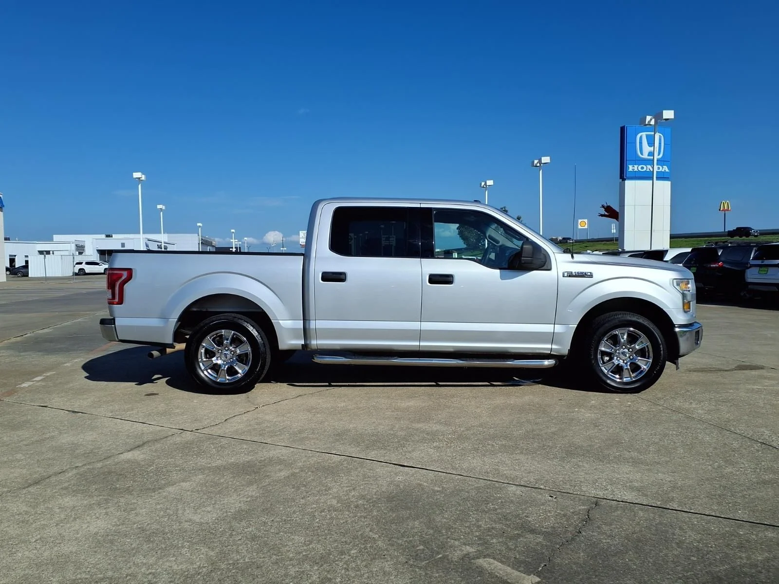 Used 2016 Silver Ford XLT image 8