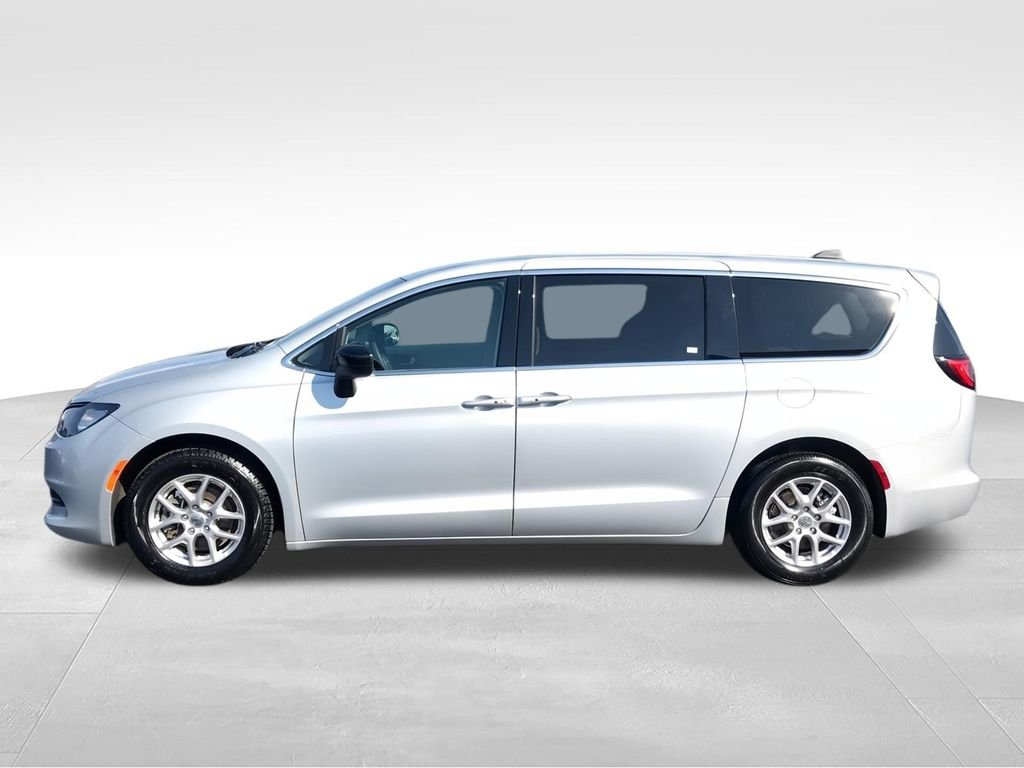 Used 2024 Silver Chrysler LX image 5