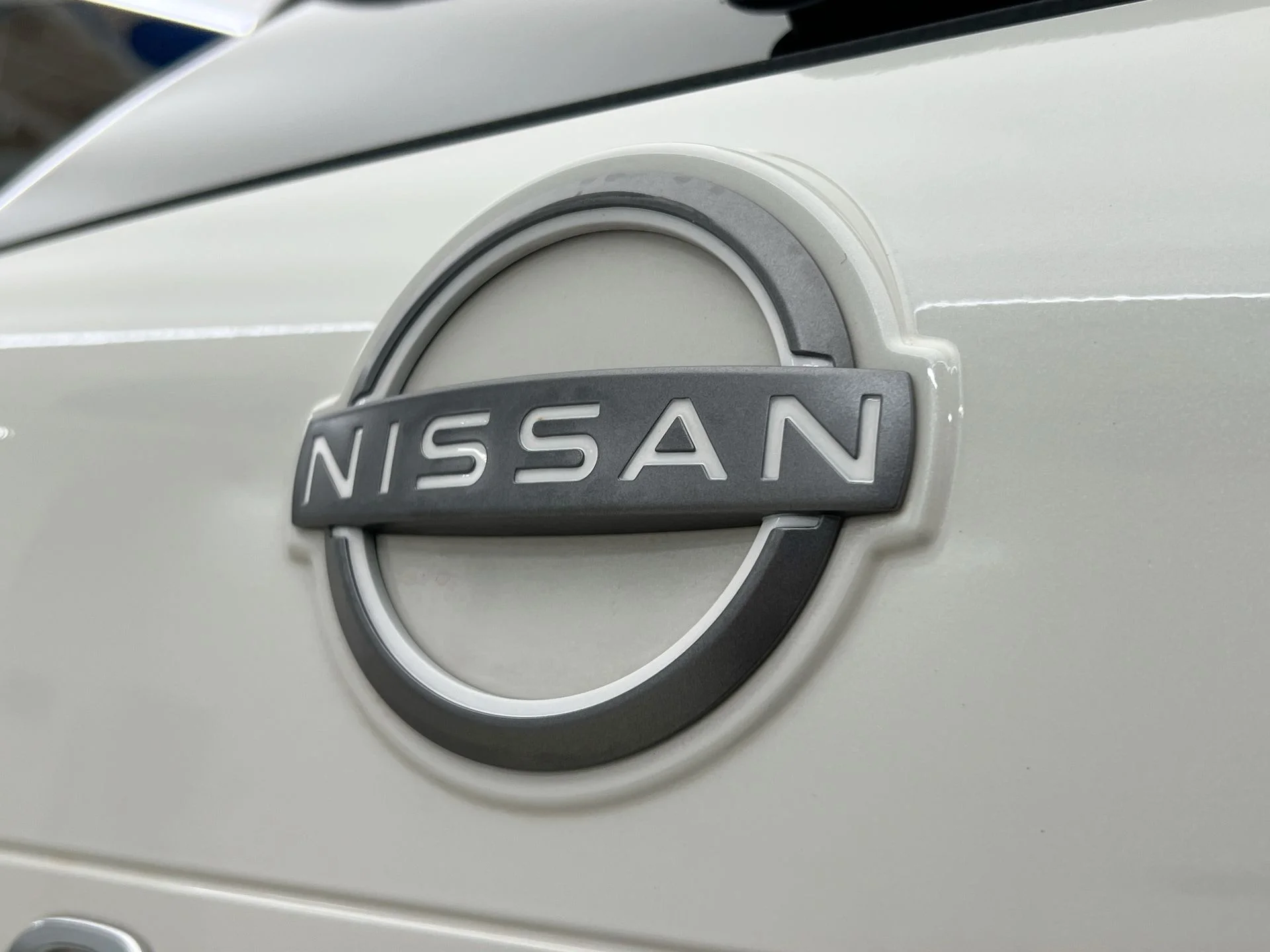 Used 2023 White Nissan Platinum image 42