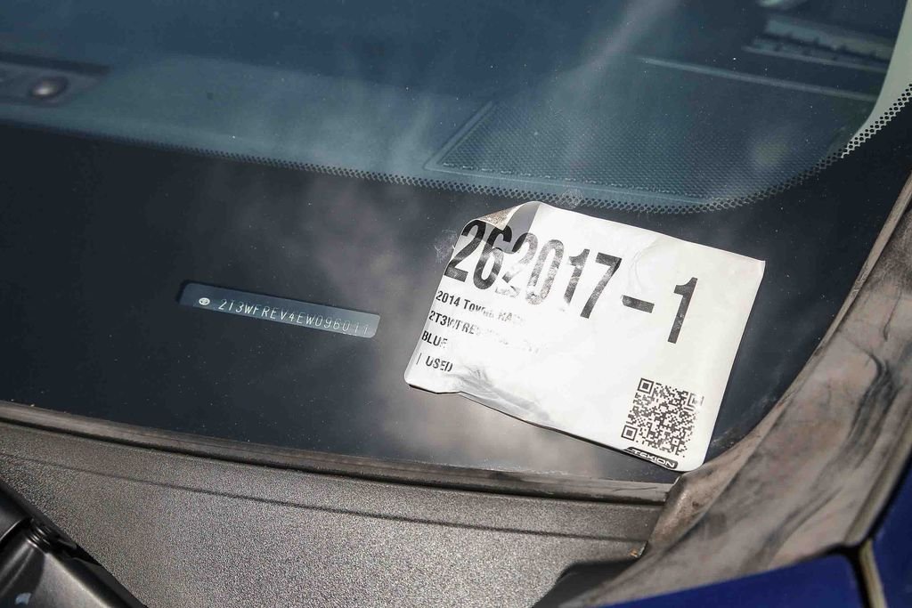Used 2014 Blue Toyota XLE image 27