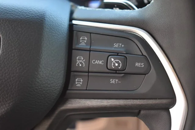 Used 2023 White Jeep Limited image 28
