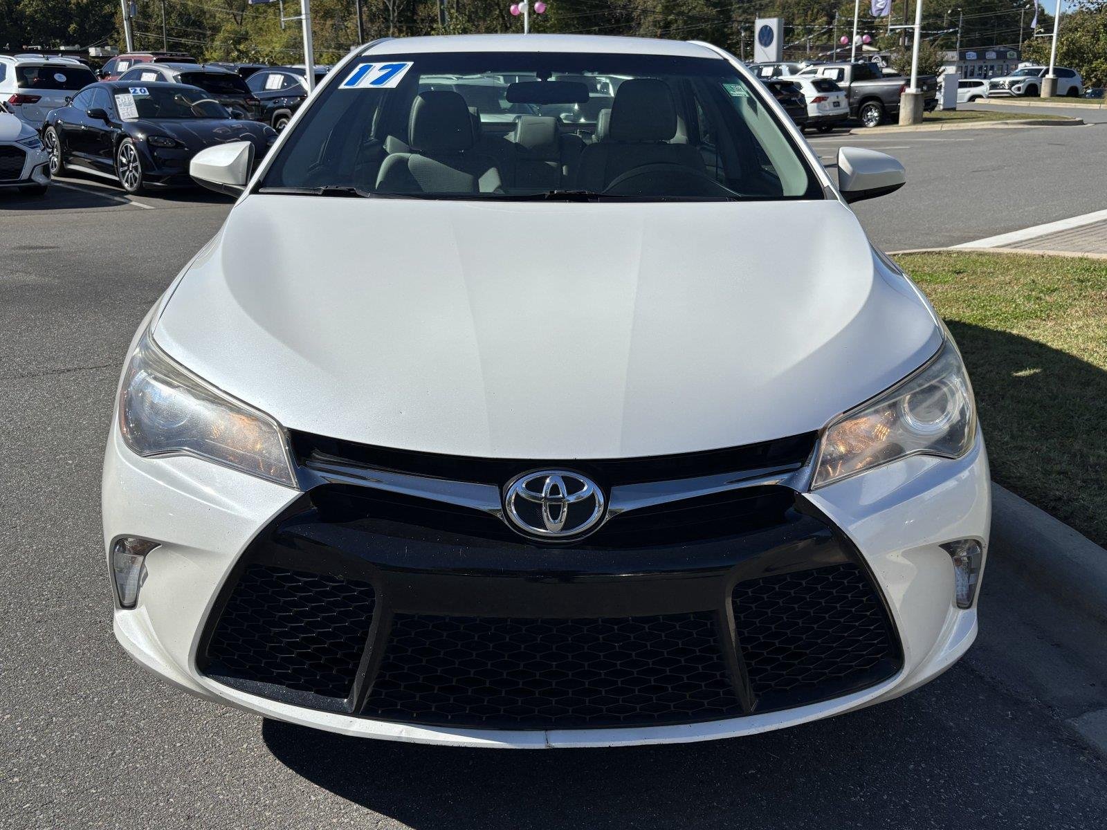 Used 2017 Blizzard Pearl Toyota SE image 7