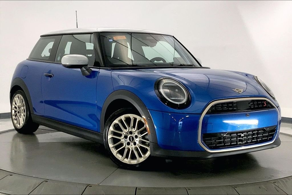 2025 MINI Hardtop Cooper S Signature's photo