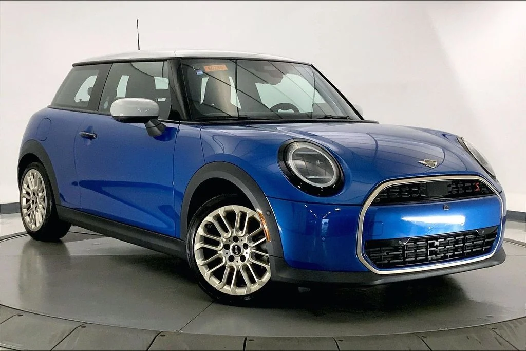 2025 MINI Hardtop Cooper S Signature's photo