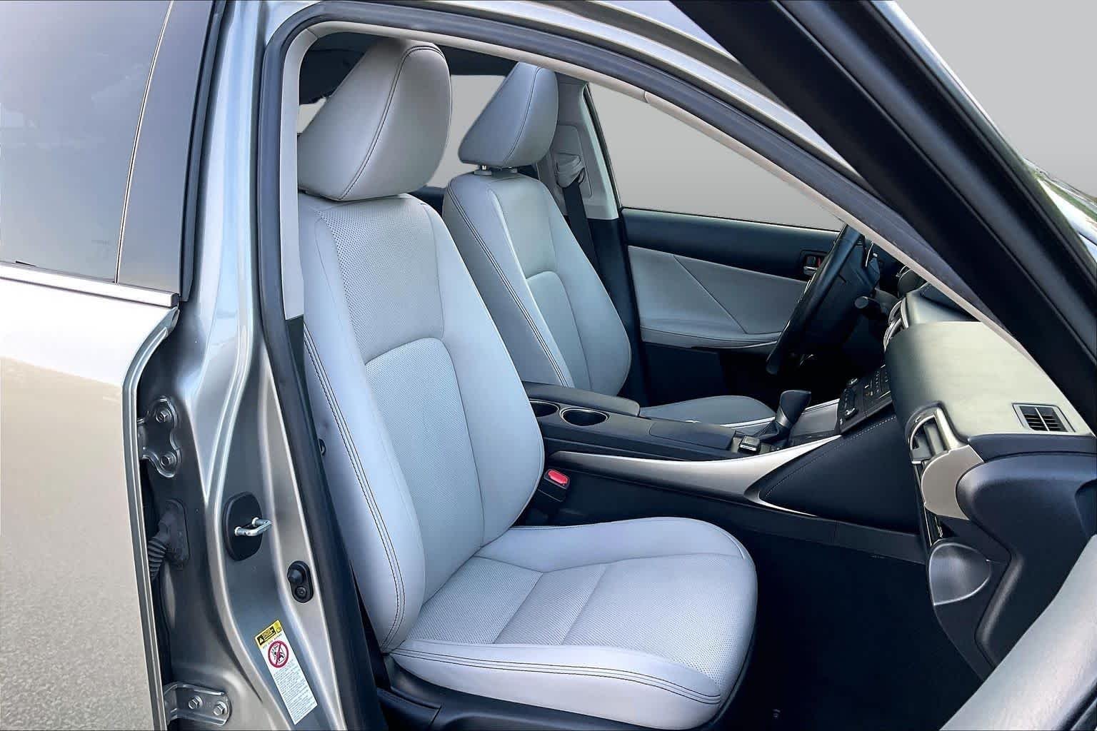 Used 2016 Atomic Silver Lexus  image 9