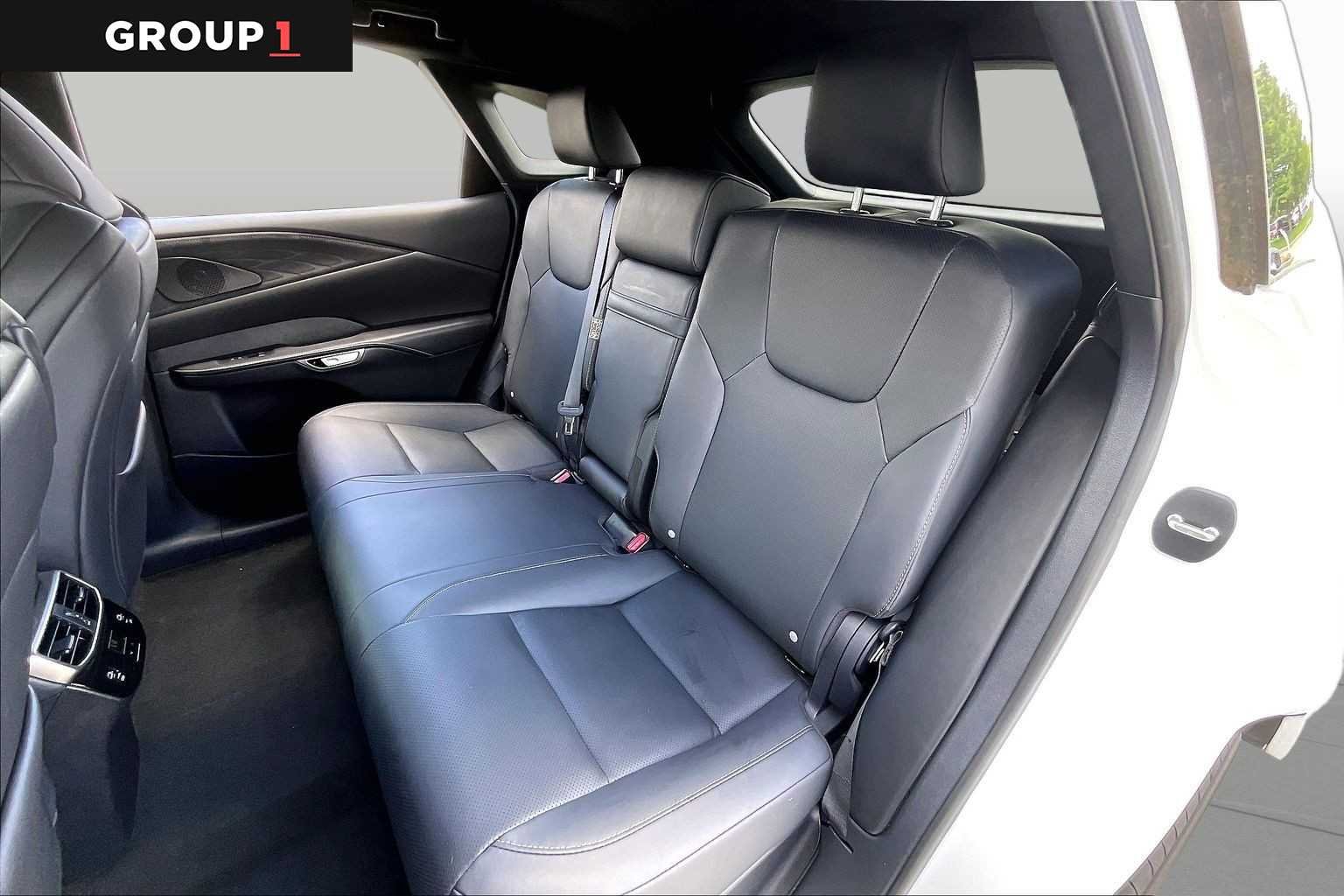 Used 2023 Ultra White Lexus F SPORT Handling image 19
