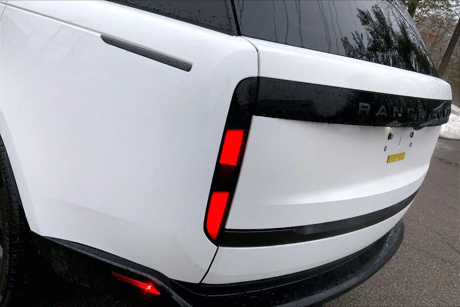 New 2026 Fuji White Land Rover SE image 5