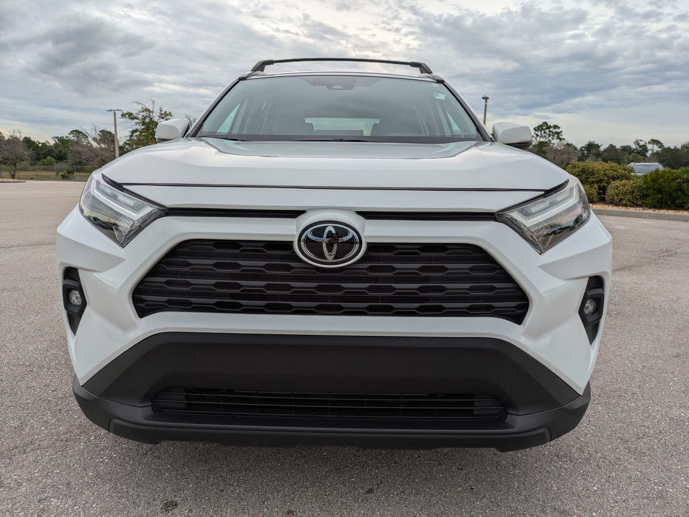 Used 2024 Pearl Toyota XLE Premium image 9