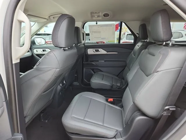 New 2026 Star White Metallic Tri-Coat Ford Active image 13