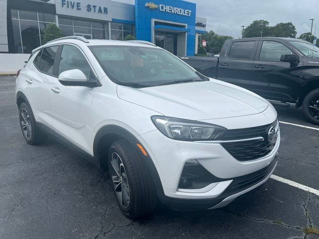 Used 2021 Off-white Buick Select image 3