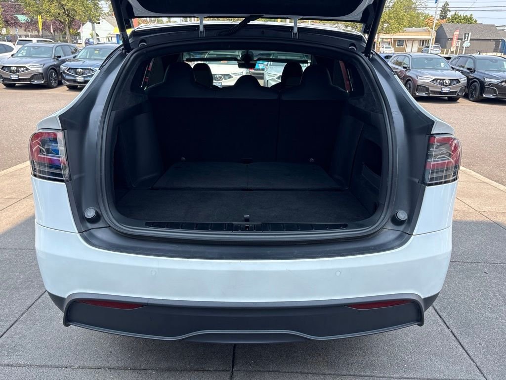 Used 2022 White Tesla Base image 32