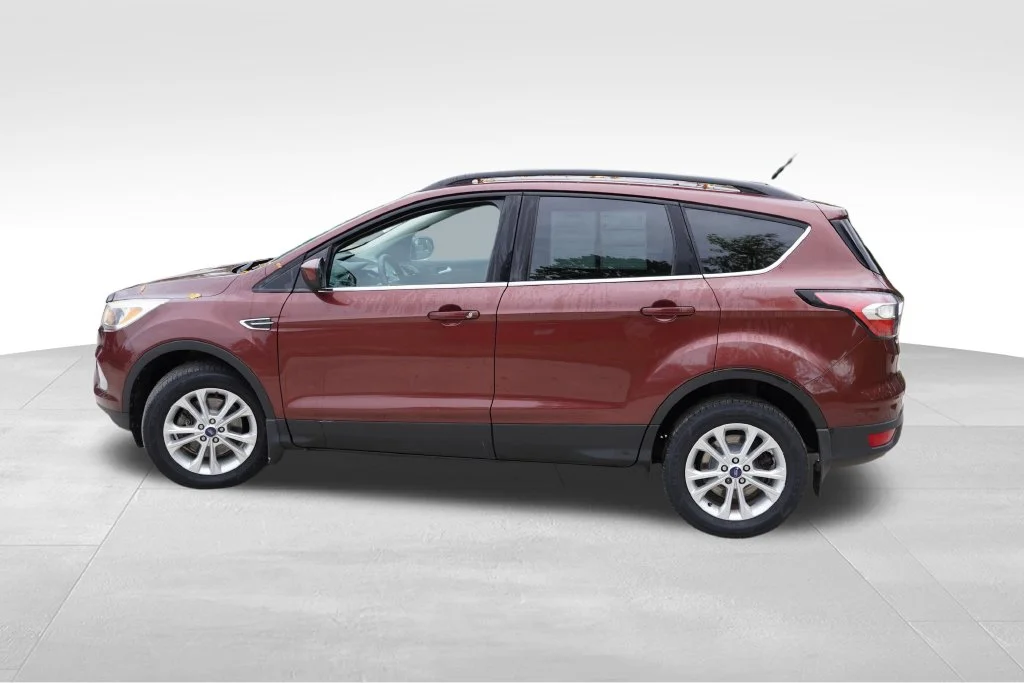 Used 2018 Red Ford SE image 9