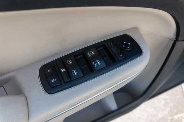 Used 2018 White Chrysler Limited image 19