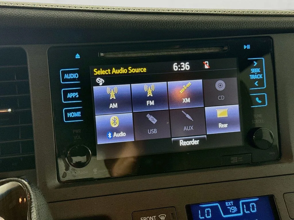 Used 2015 Predawn Gray Mica Toyota XLE Premium image 14