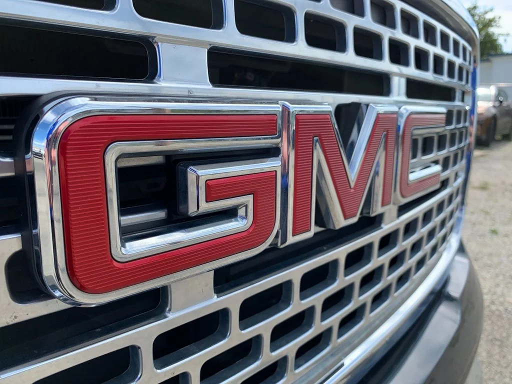 Used 2017 Gray GMC Denali image 38