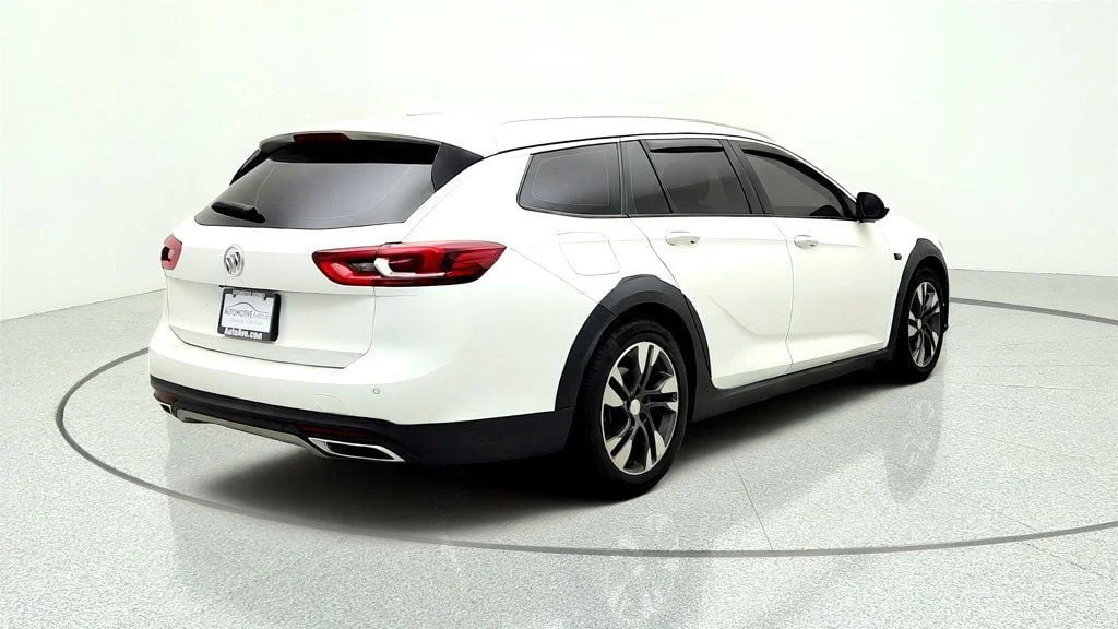 Used 2019 Summit White Buick 5dr Wagon Essence AWD image 5