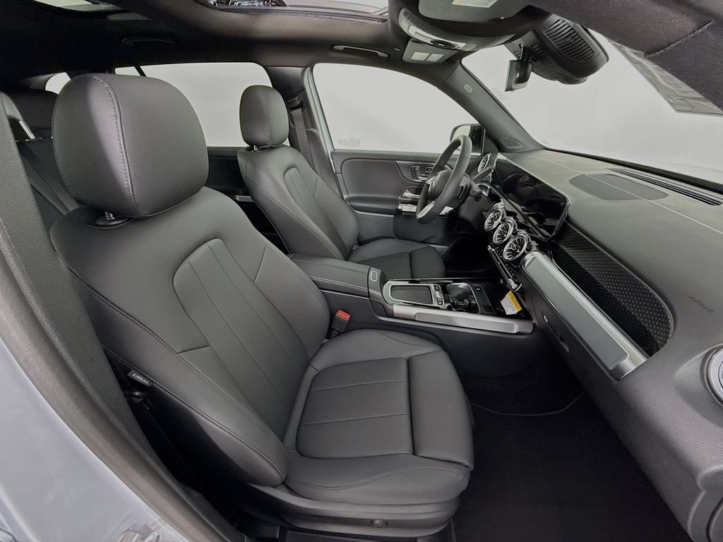 Used 2025 Silver Mercedes-Benz GLB 250 image 30