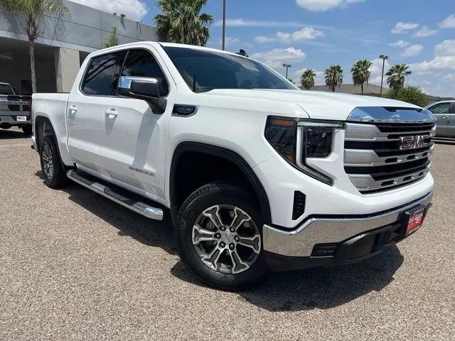Used 2026 Summit White GMC SLE image 1