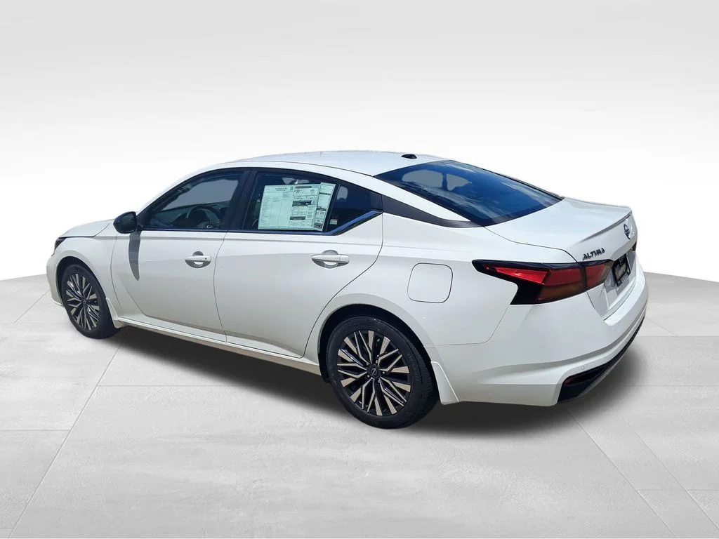 New 2026 White Nissan 2.5 SV image 3