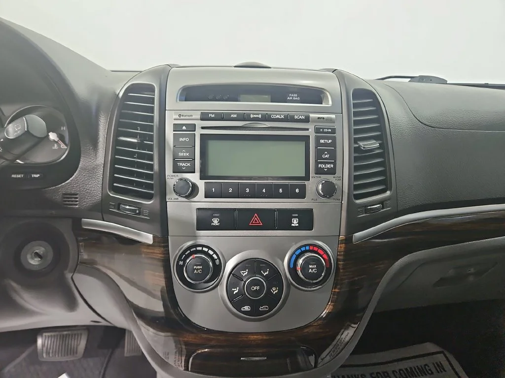 Used 2012 White Hyundai GLS image 17