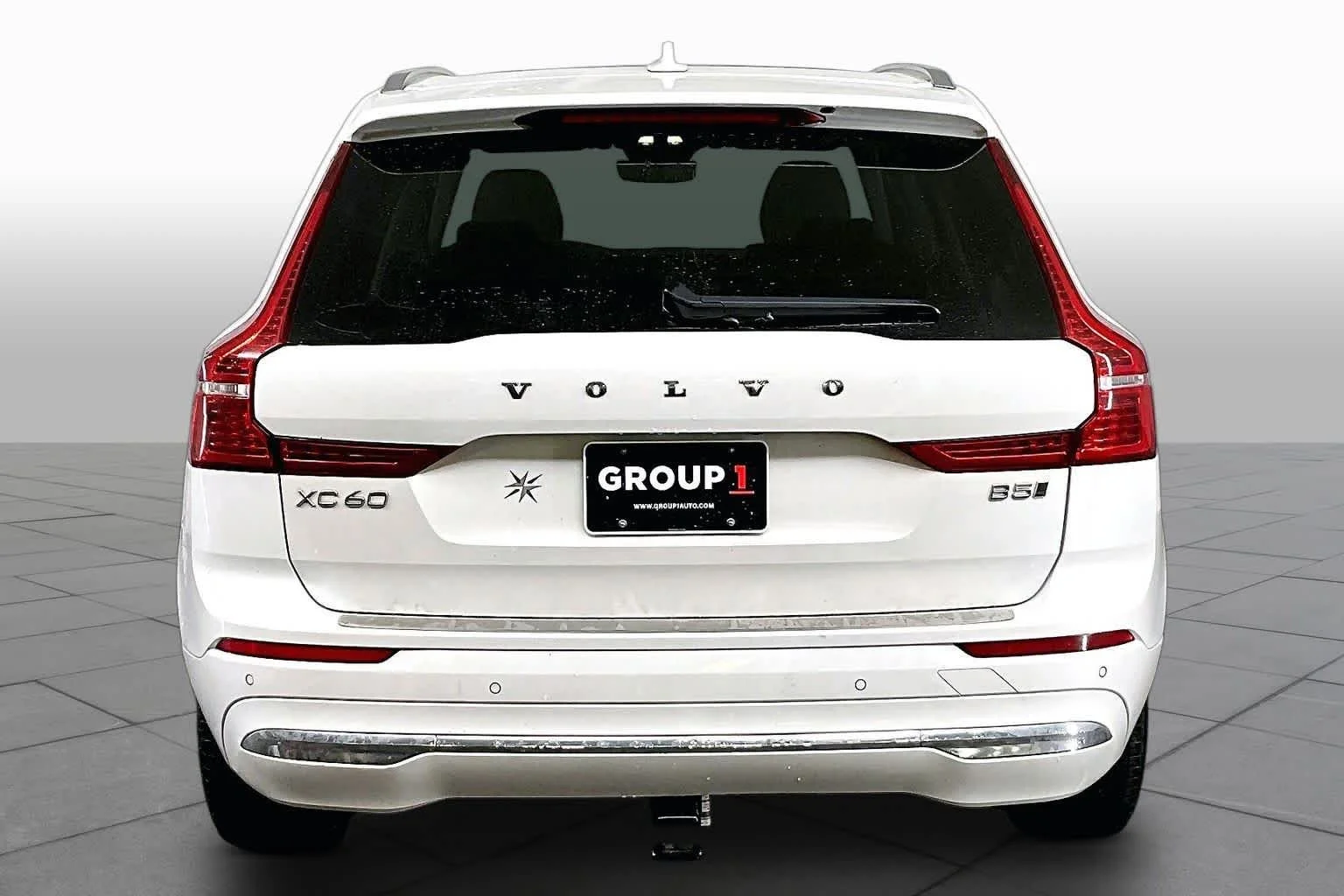 Used 2022 Crystal White Metallic Volvo Inscription image 5