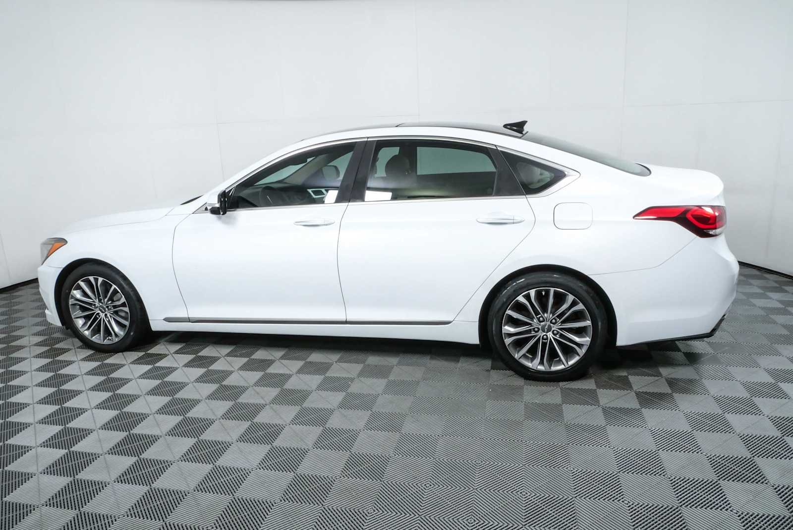 Used 2015 Casablanca White Hyundai 3.8L image 30