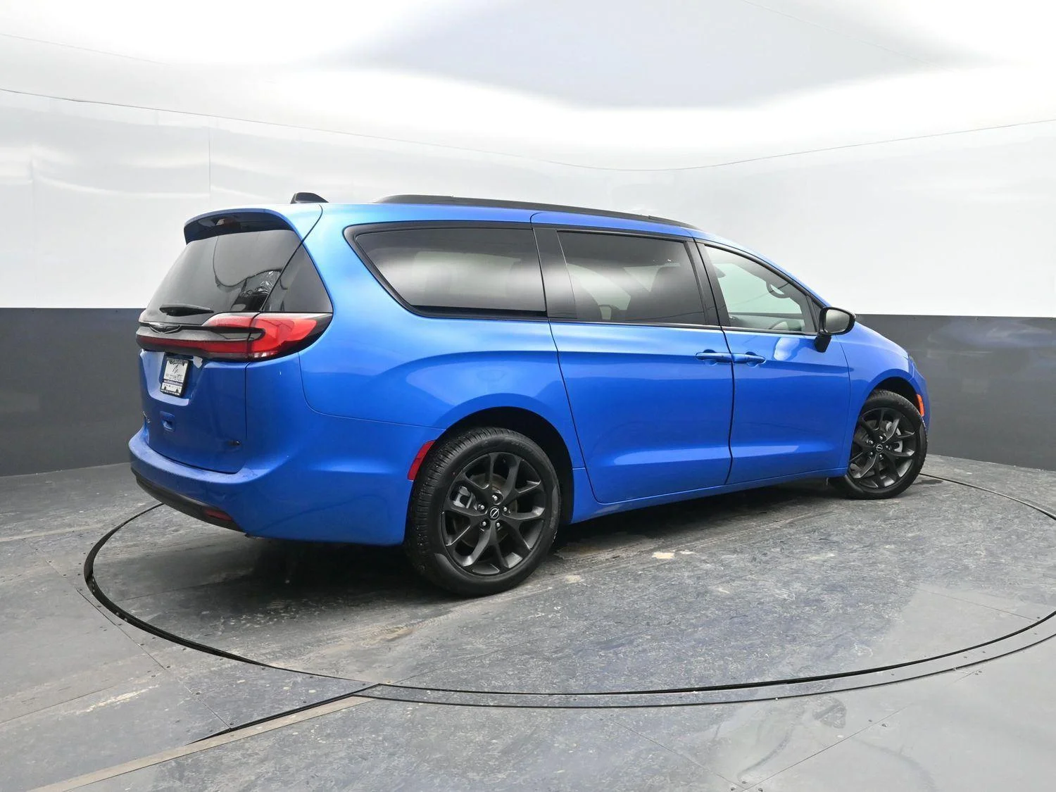 New 2026 Hydro Blue Pearl-Coat Exterior Paint Chrysler Select image 2