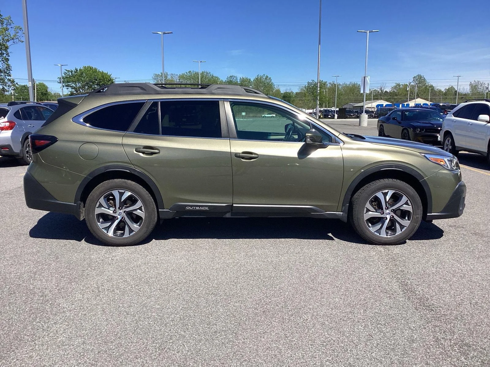 Used 2021 Brilliant Bronze Metallic Subaru Limited image 10