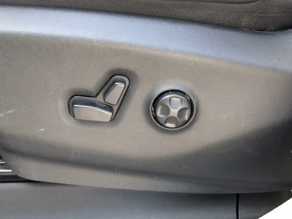 Used 2023 Silver Chrysler Touring L image 12