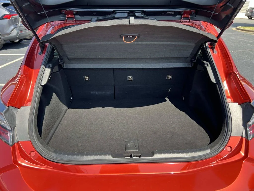 Used 2019  Toyota SE image 11