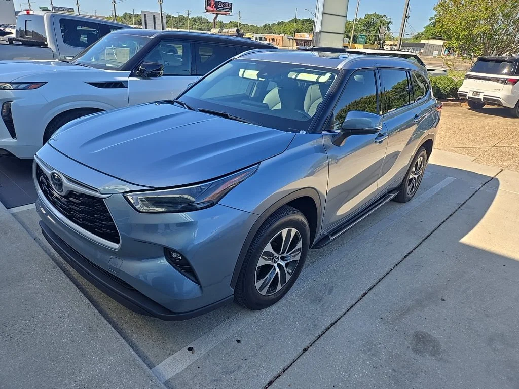 Used 2022 Toyota Highlander in Mobile, AL | VIN: 5TDGZRAH3NS100854