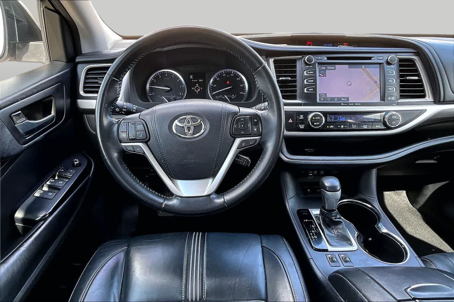 Used 2018 Blizzard Pearl Toyota SE image 8