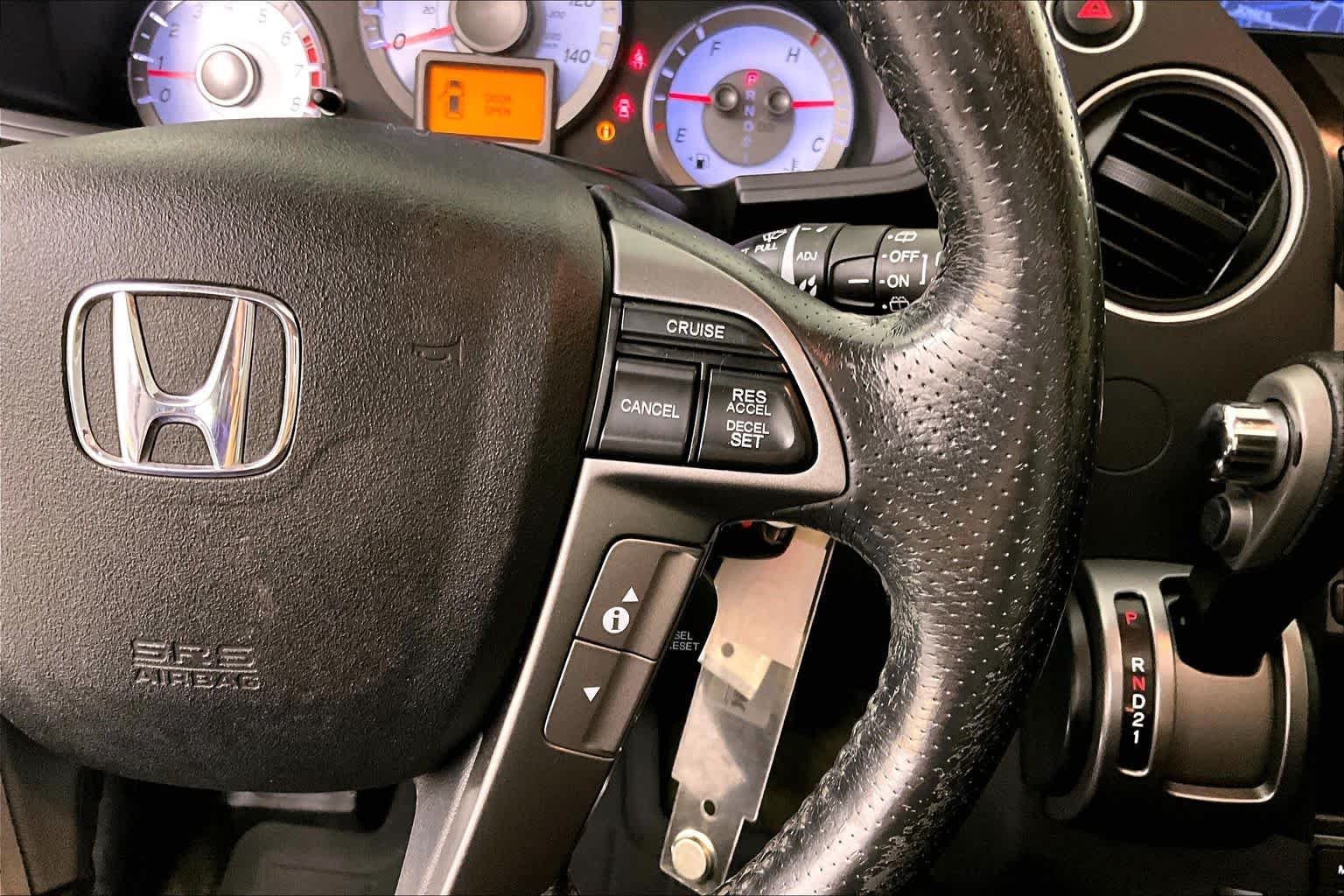 Used 2014 White Diamond Pearl Honda Touring image 24