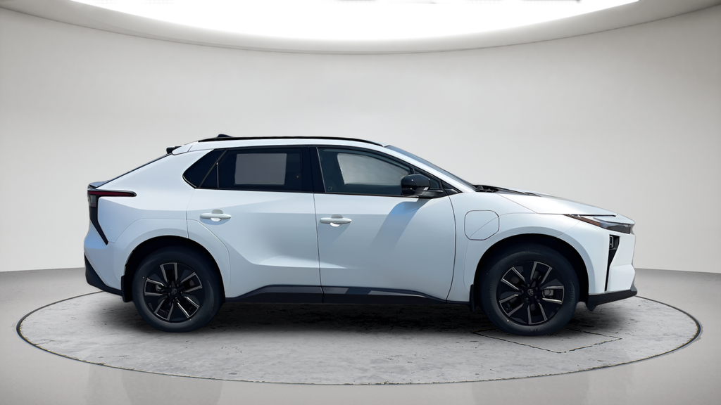 New 2026 Wind Chill Pearl Toyota XLE image 5