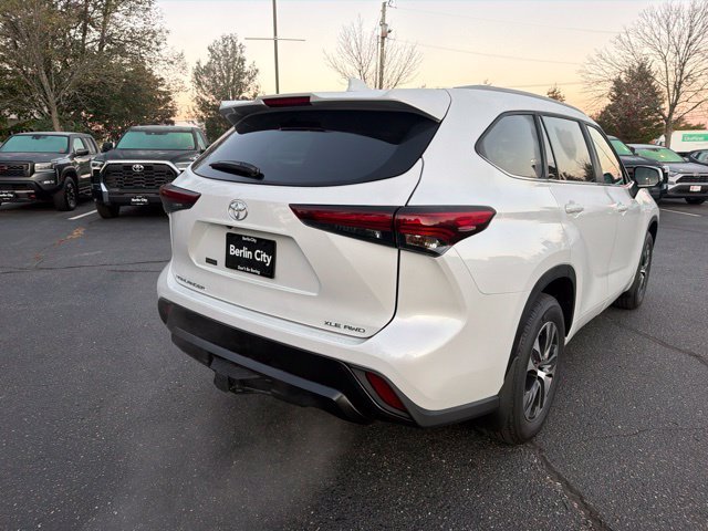 New 2026 Wind Chill Pearl <sup>1</sup> Toyota  XLE image 6