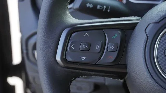 New 2026 Granite Crystal Metallic Clear-Coat Exterior Paint Jeep Rubicon image 28