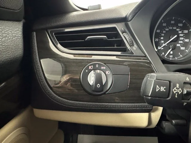 Used 2016 White BMW sDrive28i image 17