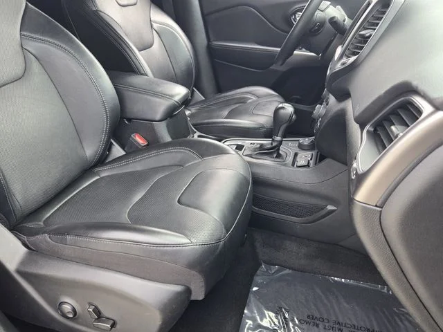 Used 2022 Gray Jeep Latitude Lux image 19