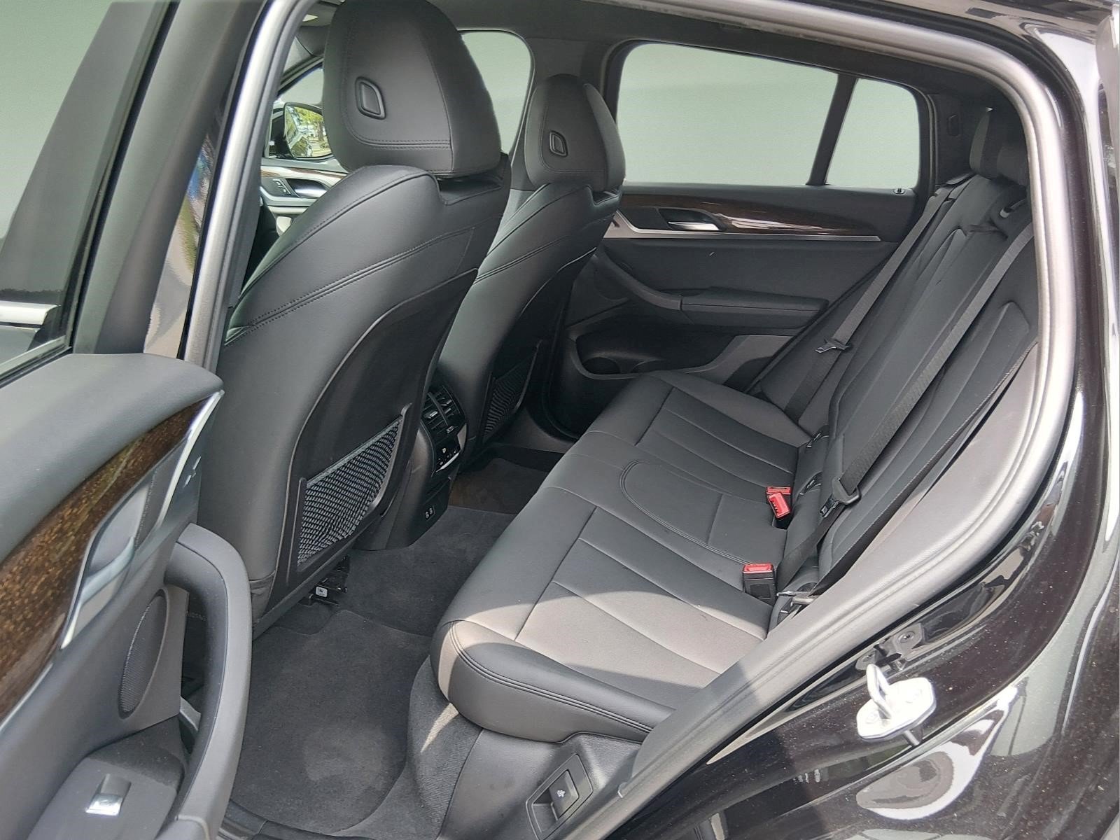 Used 2021 Black Sapphire Metallic BMW xDrive30i image 12
