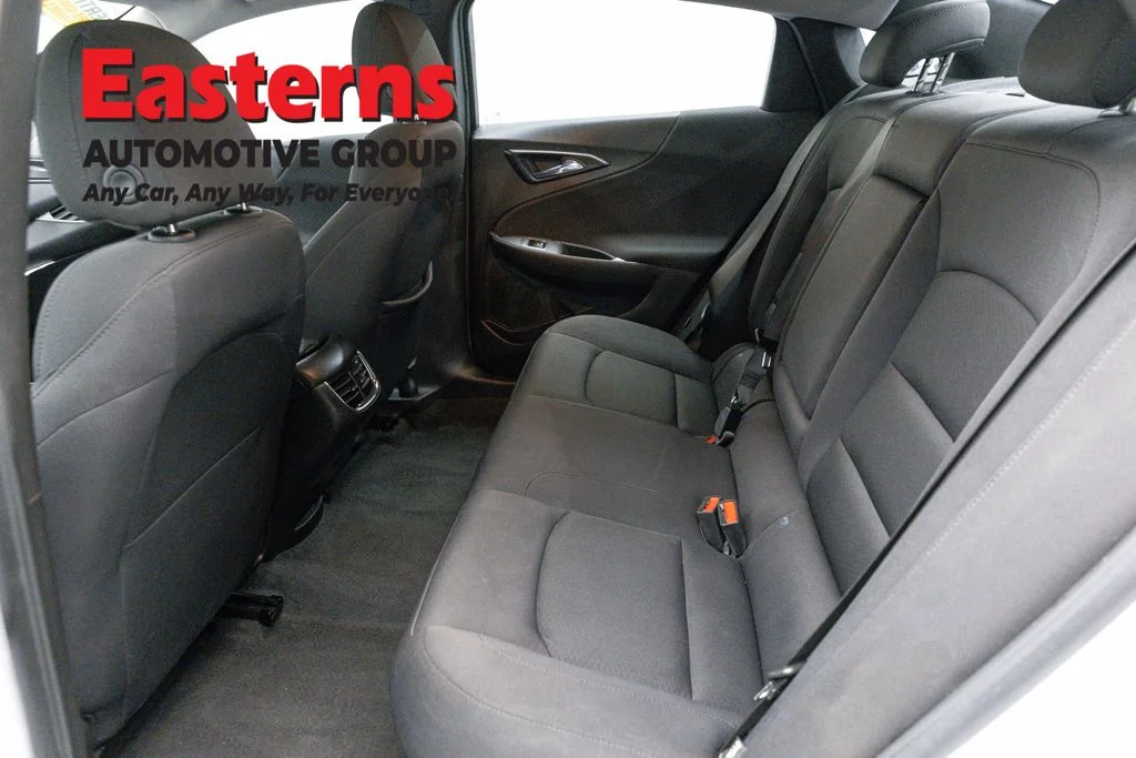 Used 2025 White Chevrolet LT image 21